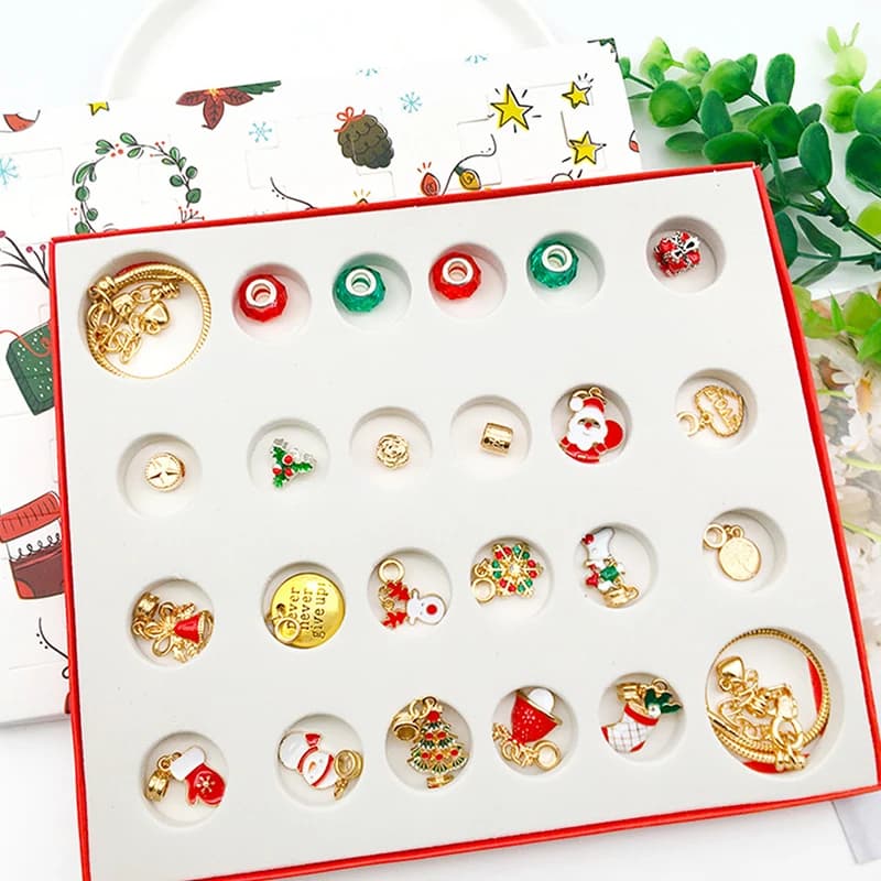 Holiday Charms - Kalendarz adwentowy DIY dla dzieci